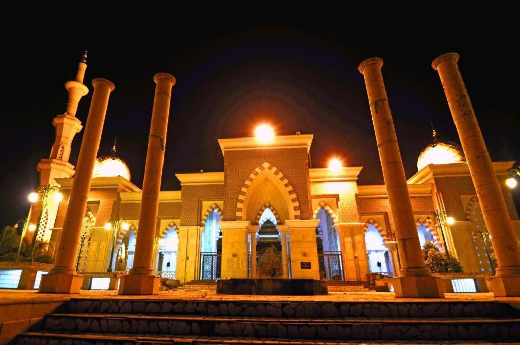 Hotel Sutomo Makassar Dış mekan fotoğraf